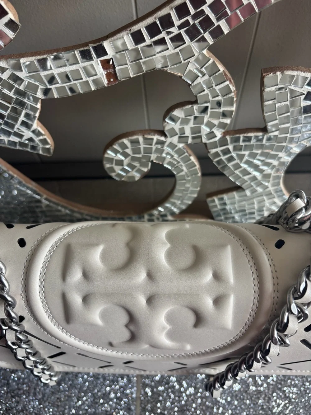 🌟Tory Burch Fleming White Perforated Leather Shoulder Bag with Chain Straps